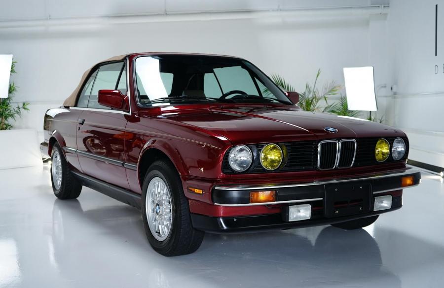  BMW 325i Convertible (Calypso Red) 1990 года  (фото 1 из 190)